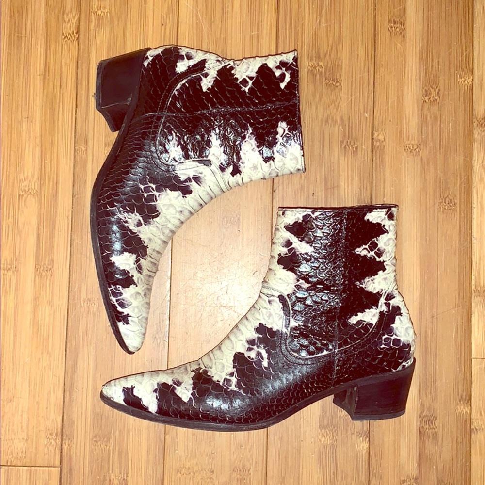 Modern Vice black and white snake boots